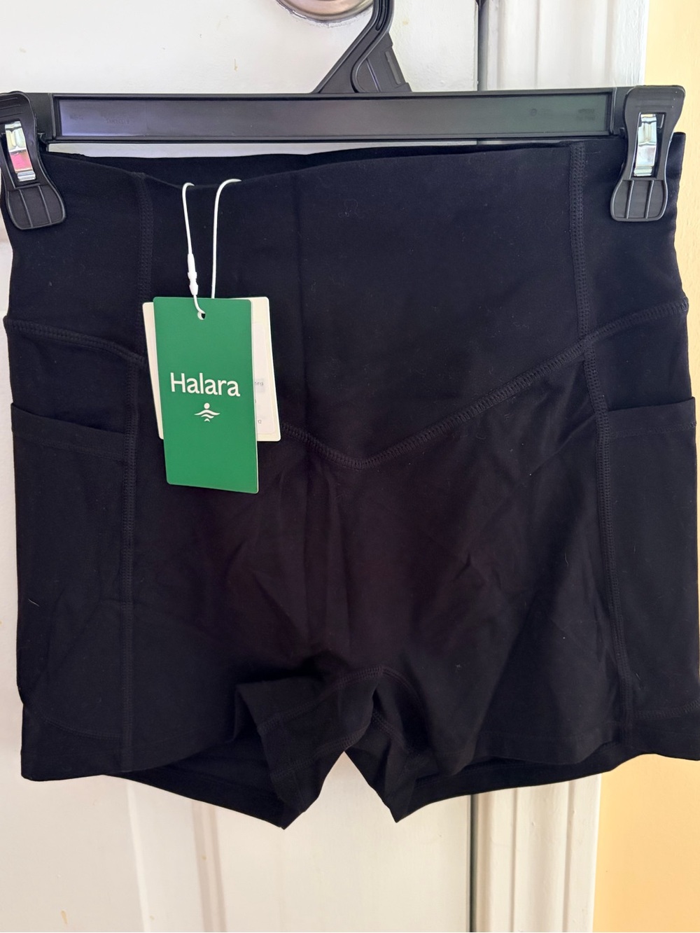 HALARA Black High-Rise Bike Shorts with butt lift and butt cinch - Picture 4 of 4